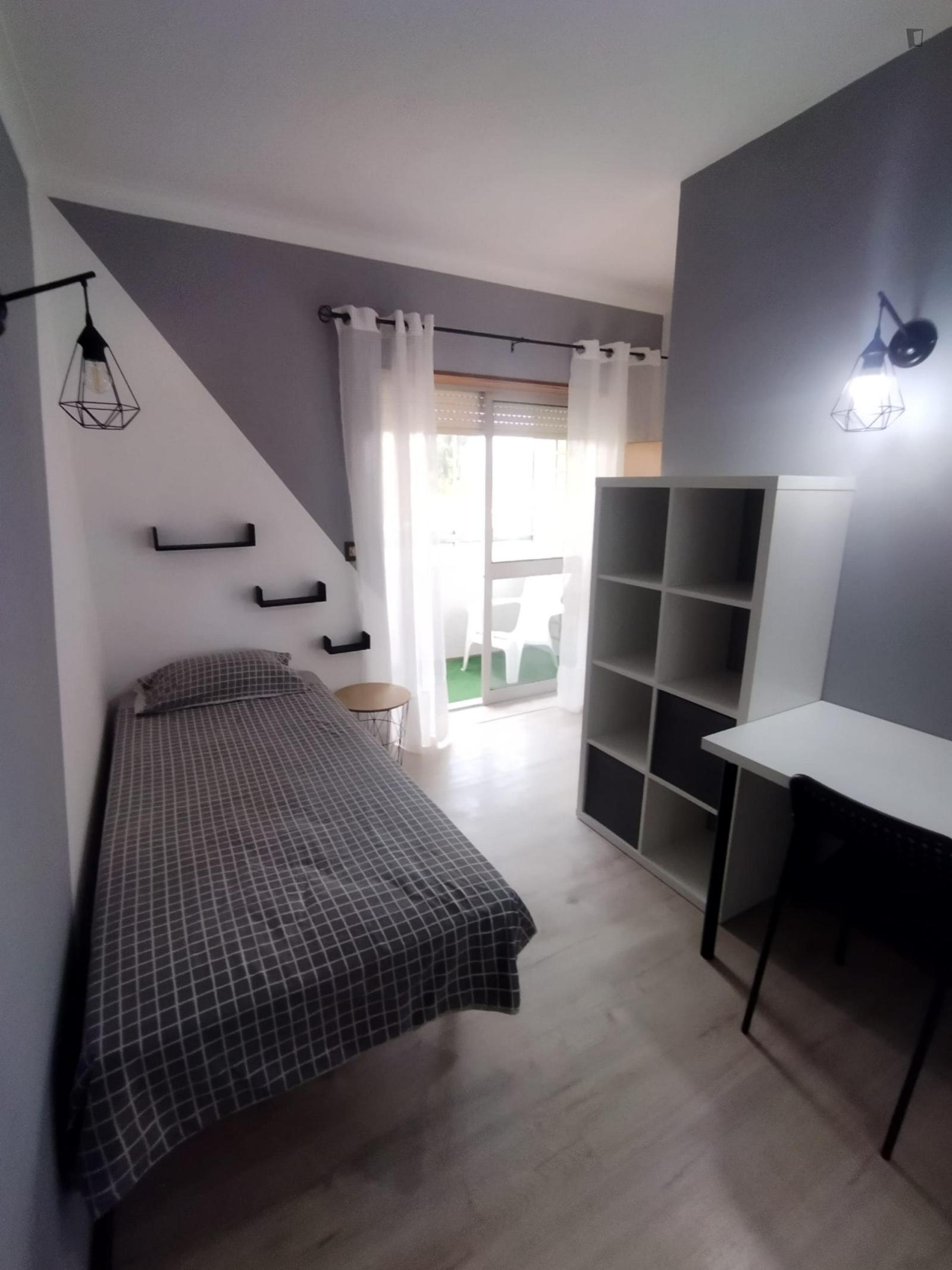 Single Room With A Balcony, Overlooking The Historic Center And Close To The Sports Faculty. - Single room with a balcony, overlooking the historic center and close to the sports faculty. - Gallery - 1
