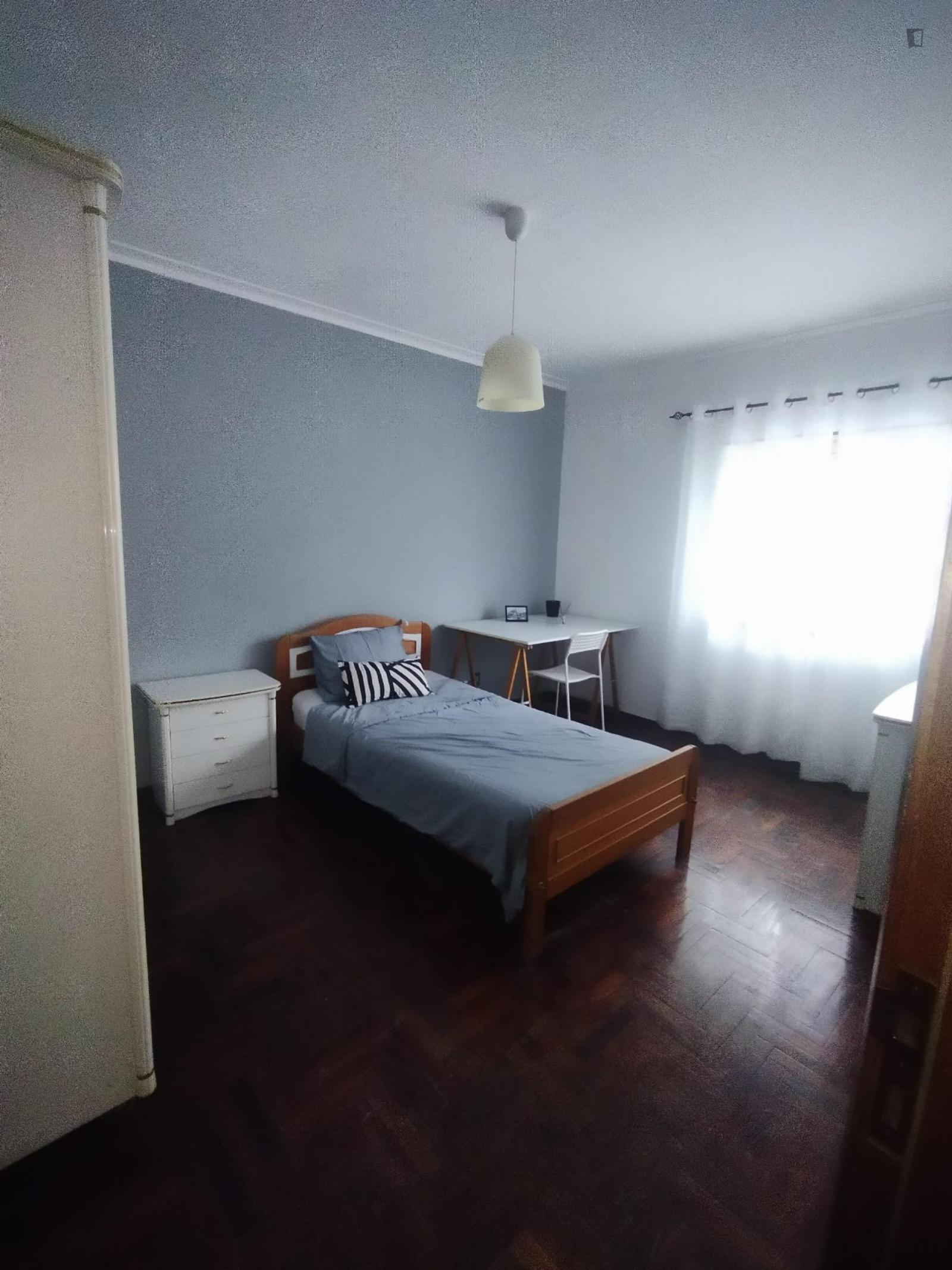 Fascinating Single Bedroom Close To Polytechnic Institute Of Coimbra - Fascinating Single Bedroom close to Polytechnic Institute of Coimbra - Gallery - 1