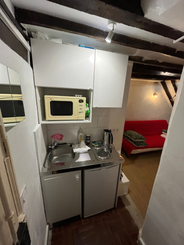 Minimalist Studio Flat in the Very Heart of Le Marais