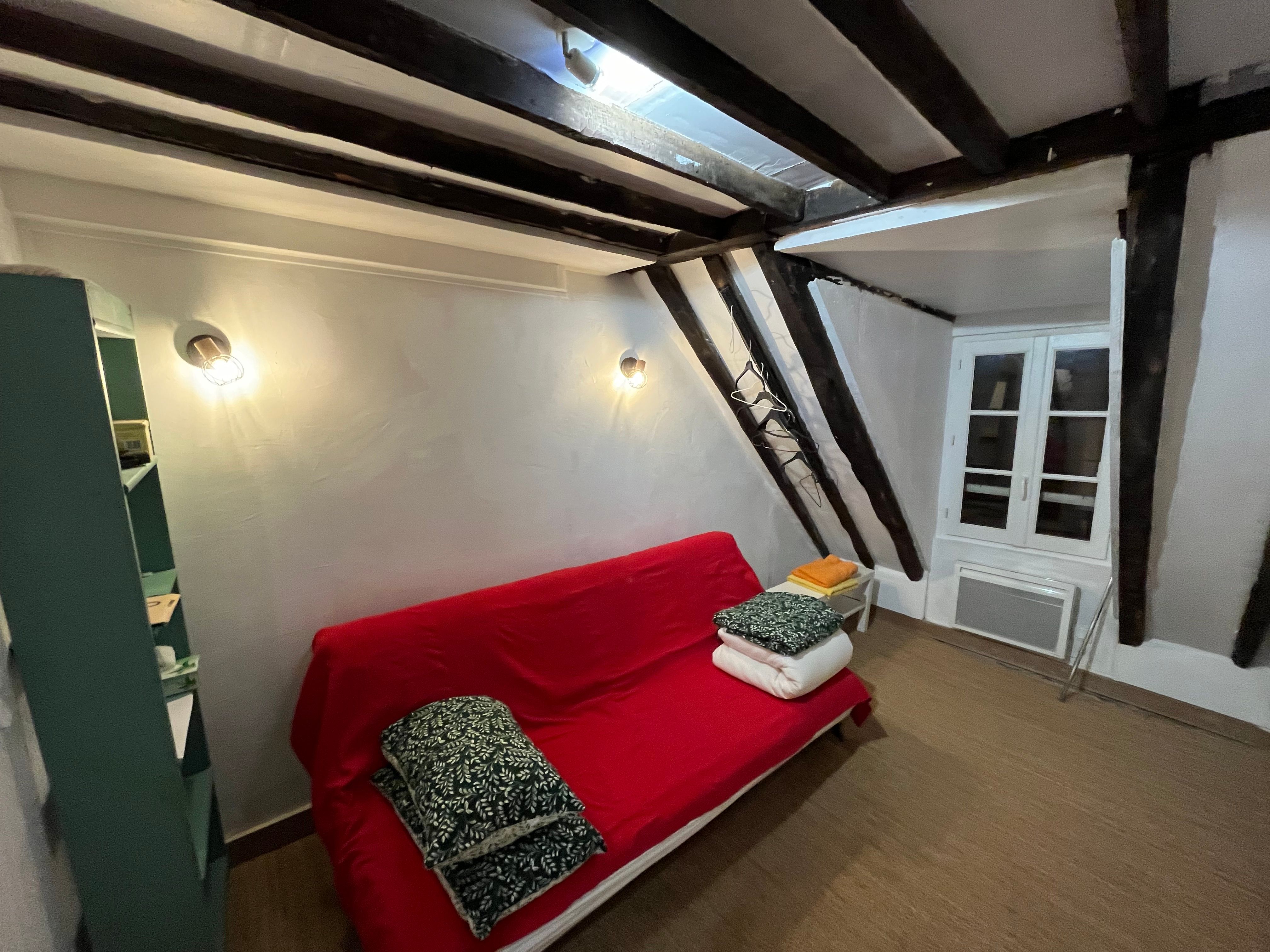  Minimalist Studio Flat In The Very Heart Of Le Marais  -  Minimalist Studio Flat in the Very Heart of Le Marais  - Gallery -  1