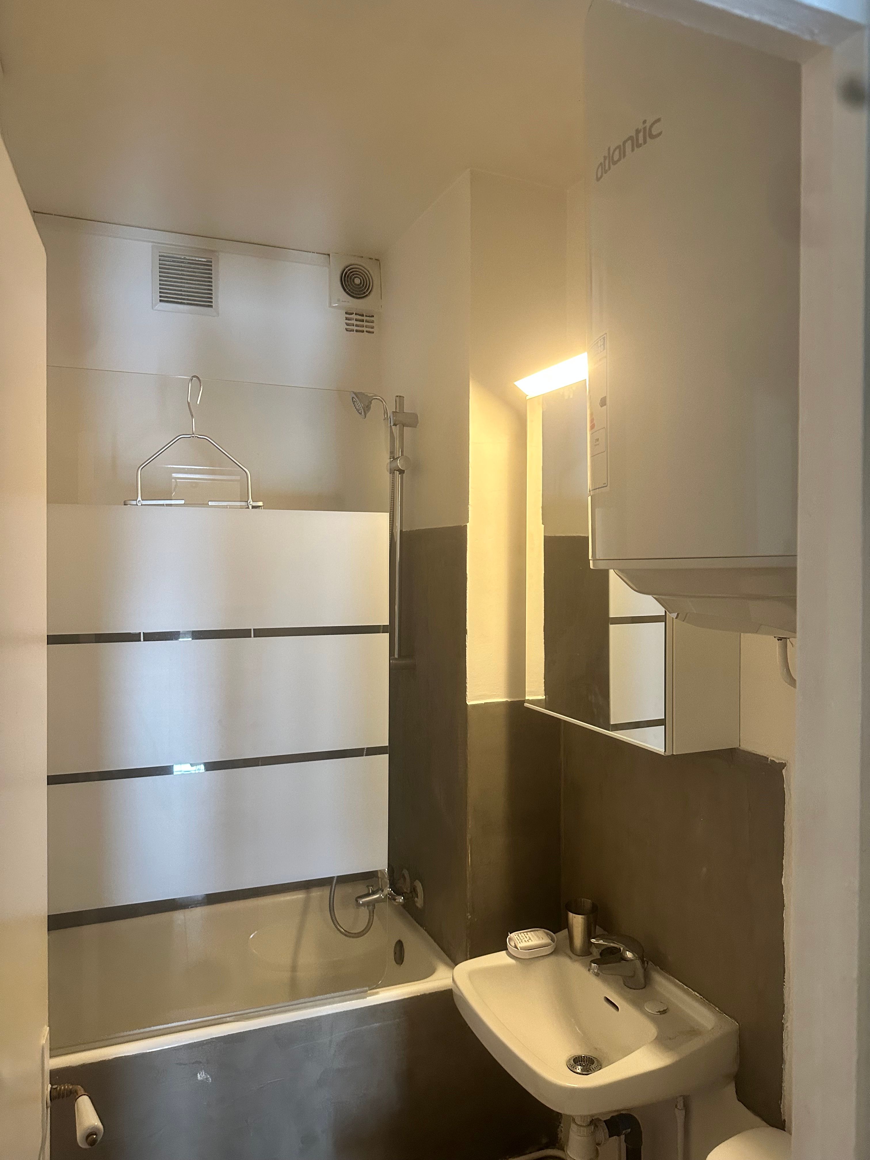 Quiet Two-Room Apartment Near The Marais - Quiet two-room apartment near the Marais - Gallery - 8