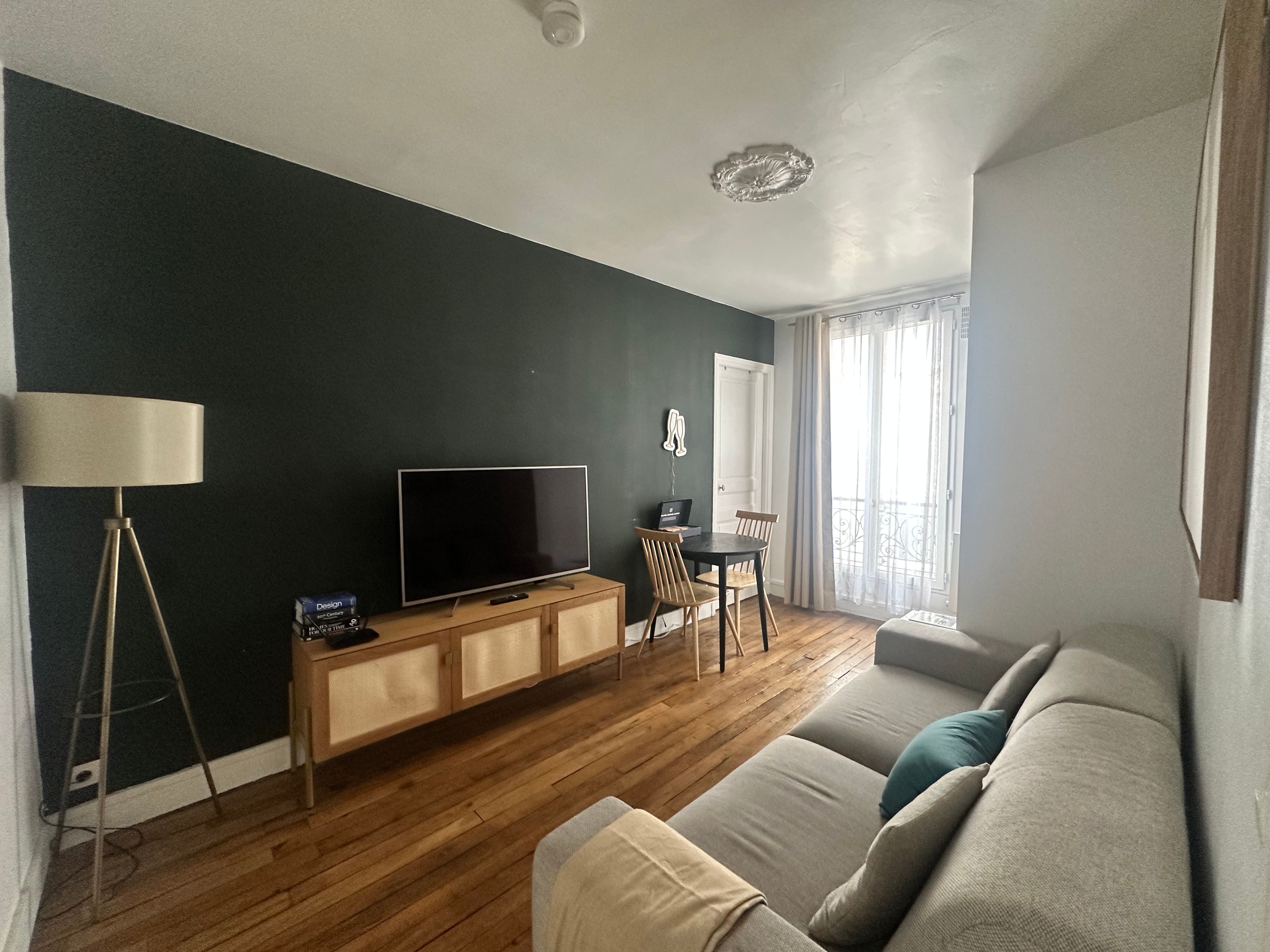  Quiet Two-Room Apartment Near The Marais  -  Quiet two-room apartment near the Marais  - Gallery -  1