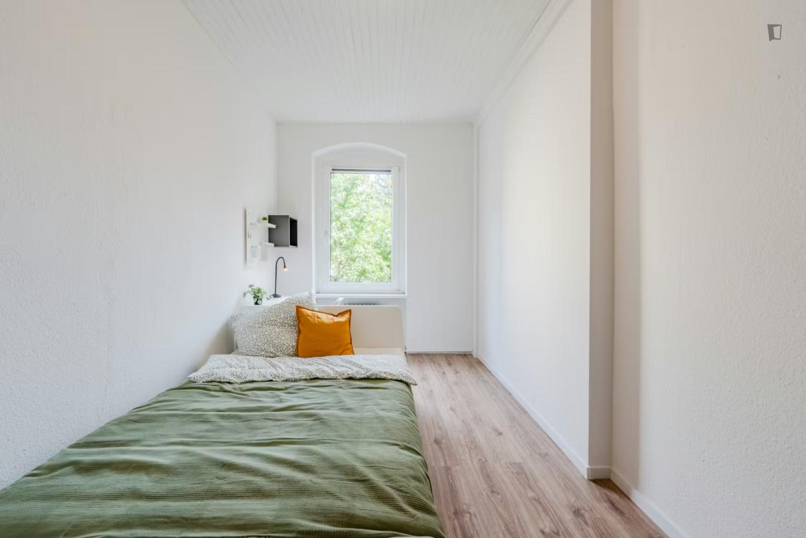  Alluring Double Bedroom In Spandau  -  Alluring double bedroom in Spandau  - Gallery -  1