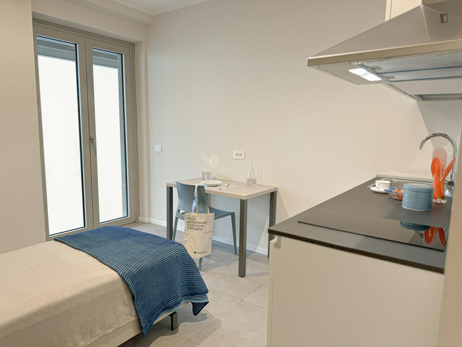 Cozy Studio Close To The Piazza Villa Park  -  Cozy studio close to the Piazza Villa park  - Gallery -  1