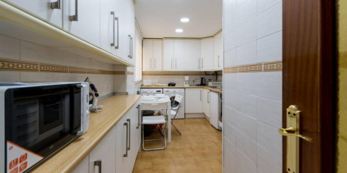 Cool single bedroom close to Ópera metro station