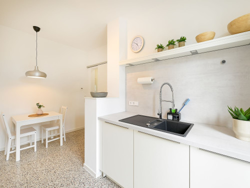 Lemon3: 1 Bedroom Apartment with Balcony