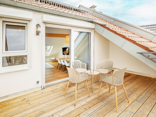 Lemon3: Rooftop Retreat – Bright & Stylish