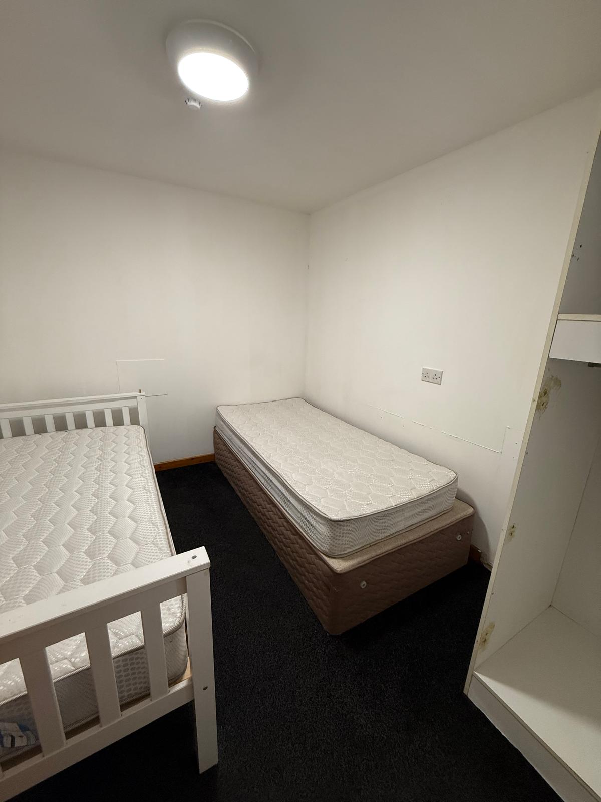 Small Twin Room - 1