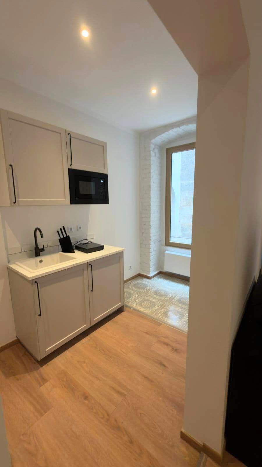  Newly Renovated, Tastefully Furnished 1.5-Room Apartment In The Heart Of Kreuzberg  -  Newly renovated, tastefully furnished 1.5-room apartment in the heart of Kreuzberg  - Gallery -  6