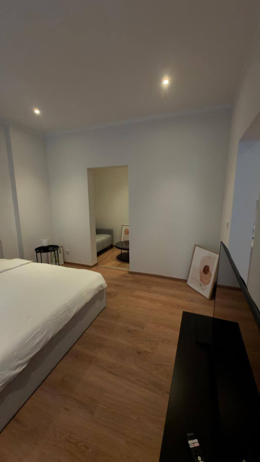  Newly Renovated, Tastefully Furnished 1.5-Room Apartment In The Heart Of Kreuzberg  -  Newly renovated, tastefully furnished 1.5-room apartment in the heart of Kreuzberg  - Gallery -  4