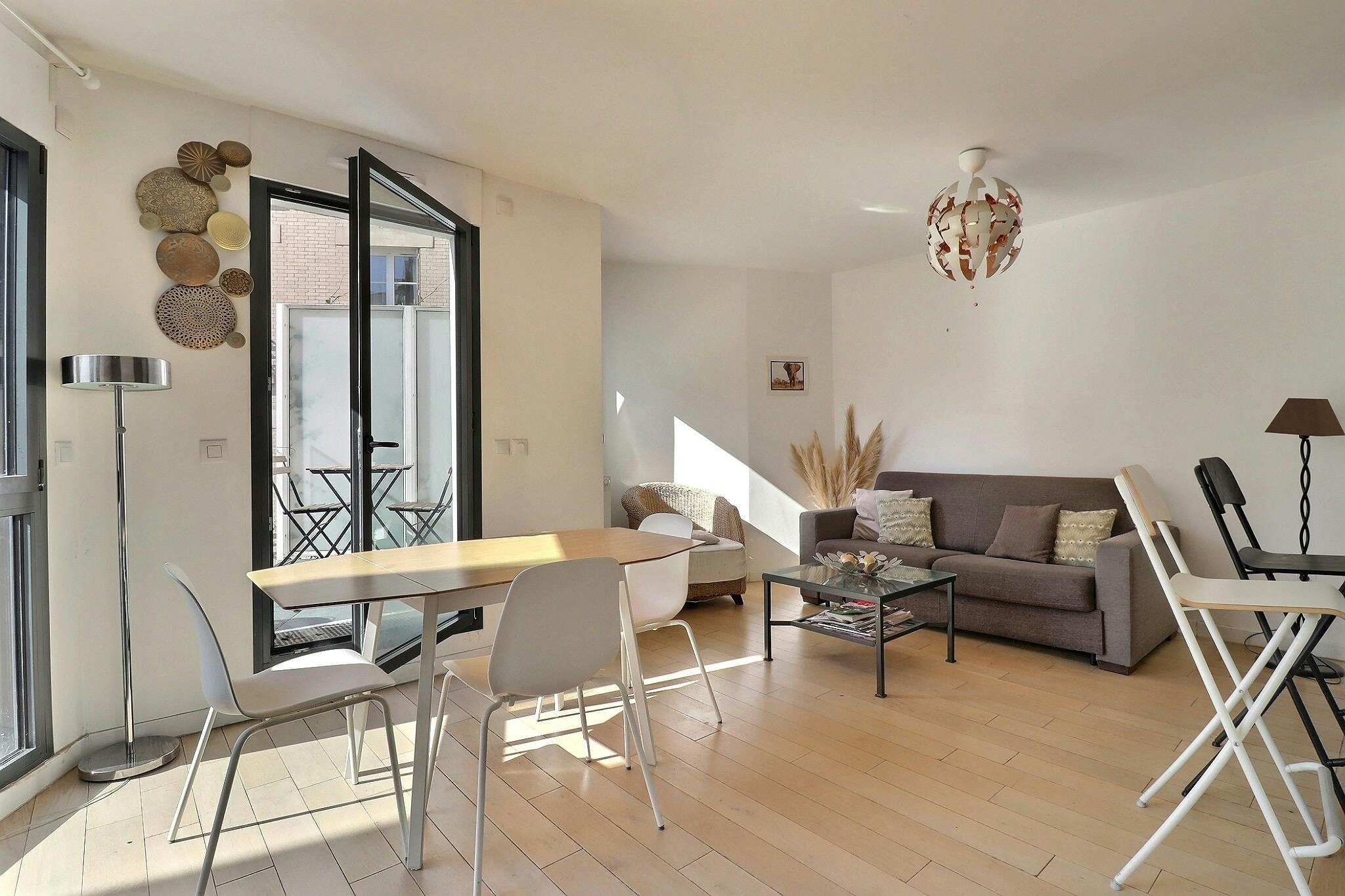  Entire Place  -  Rue des Frères Morane, Paris  - Gallery -  1