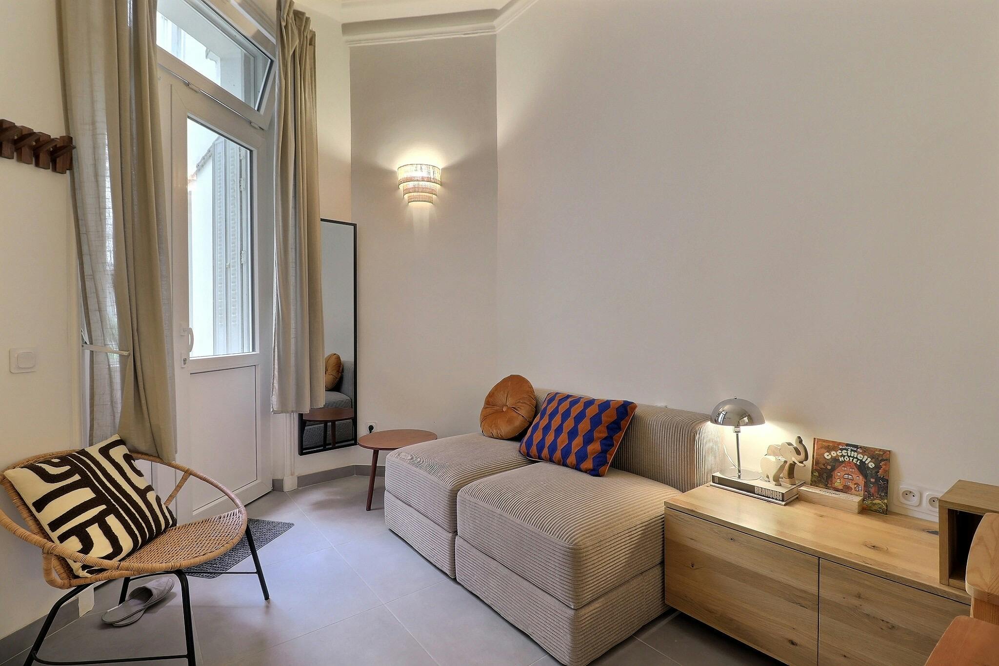  Entire Place  -  Rue de Dunkerque, Paris  - Gallery -  1