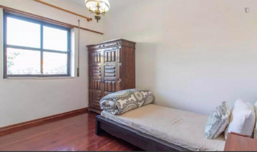 Cosy single bedroom in Carcavelos