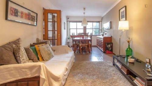Cosy single bedroom in Carcavelos