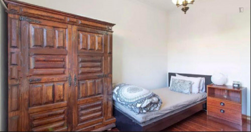 Cosy single bedroom in Carcavelos