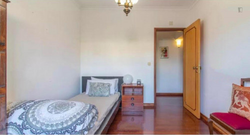 Cosy single bedroom in Carcavelos