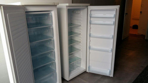 Large bedroom, with balcony, in 4-bedroom apartment near FMH with double bed