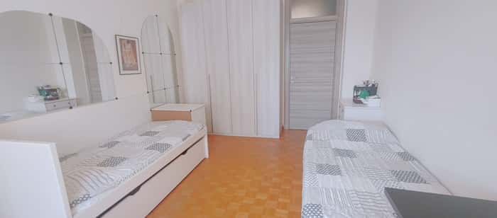  Stanza Doppia In Appartamento In Via Giuseppe Luigi Passalacqua, Novara Di 168 M² Con 6 Camere  -  Stanza doppia in appartamento in Via Giuseppe Luigi Passalacqua, Novara di 168 m² con 6 camere  - Gallery -  1
