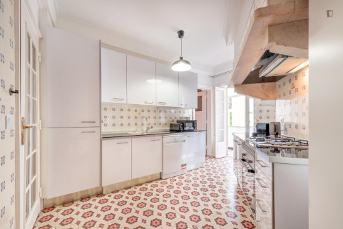 Bright double bedroom near Parque Eduardo VII - Gallery - 5
