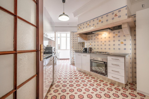 Bright double bedroom near Parque Eduardo VII