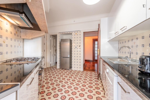 Bright double bedroom near Parque Eduardo VII - Gallery - 6