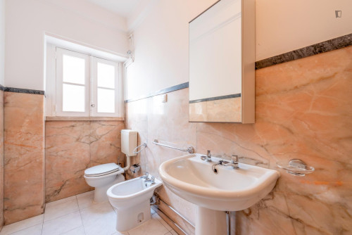 Bright double bedroom near Parque Eduardo VII - Gallery - 8