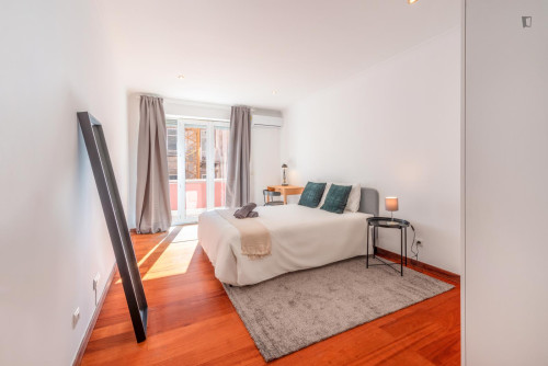Cosy double bedroom near Parque Eduardo VII