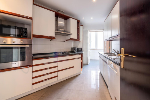 Cosy double bedroom near Parque Eduardo VII - Gallery - 8