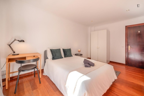 Cosy double bedroom near Parque Eduardo VII