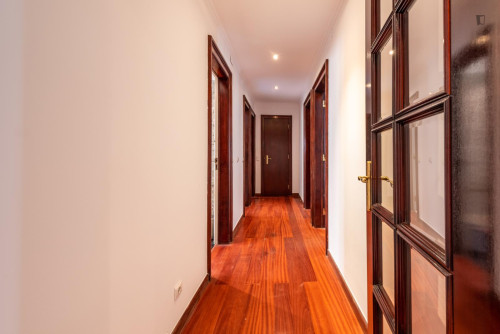 Cosy double bedroom near Parque Eduardo VII - Gallery - 14