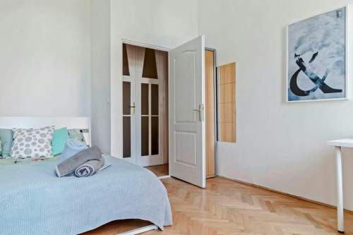 Bright double bedroom in District VII.