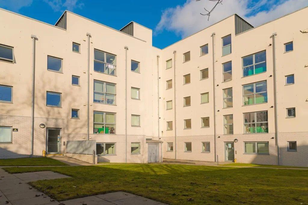 Premium Plus - Large 4 Bed Flats - 3