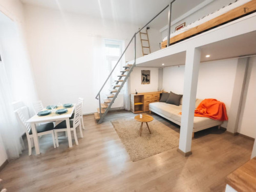 Welcoming 2-bedroom flat in the Palace District