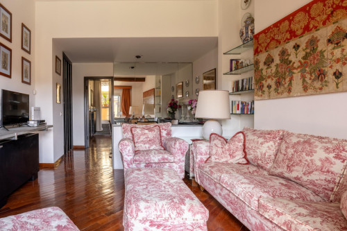 Bright 1 bedroom apartment in the Duomo area