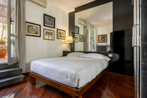 Bright 1 bedroom apartment in the Duomo area