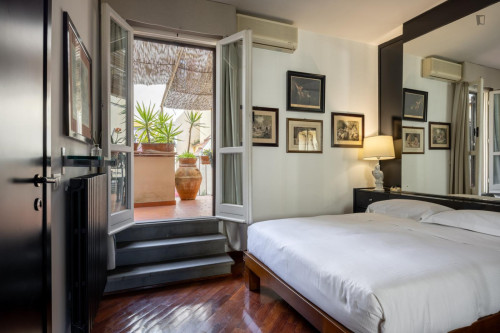 Bright 1 bedroom apartment in the Duomo area