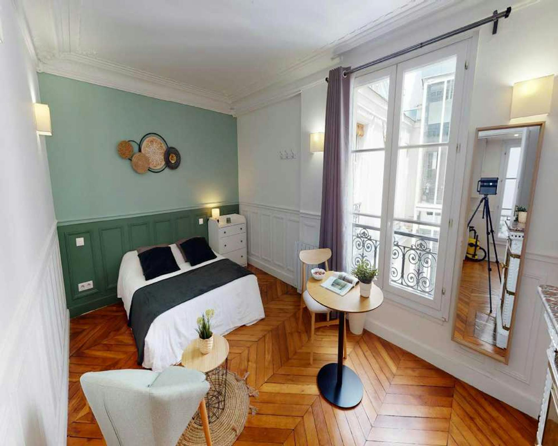 Private Room - Rue de Turin, Paris - Gallery - 1