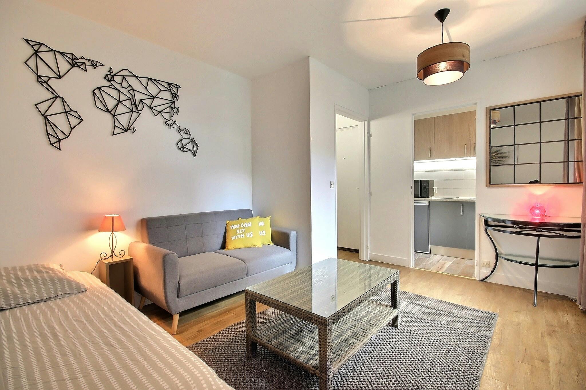 Entire Place - Place d'Alleray, Paris - Gallery - 1