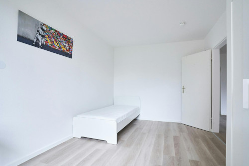 Kölner Landstraße, Düsseldorf  - Gallery -  3