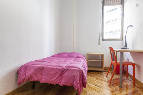 Single bedroom in the south of Malasaña