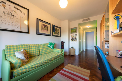 Lovely single bedroom with a sofa-bed close to Madrid Chamartín station