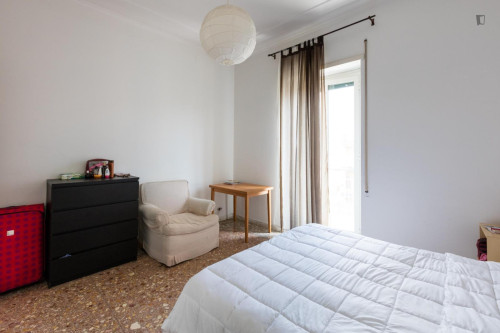 Single bedroom in shared apartment in Rome