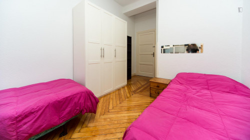 Twin bedroom in Malasaña
