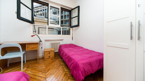 Twin bedroom in Malasaña