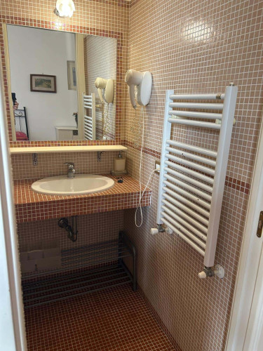 Room in Via Emanuele Filiberto, Roma for 98 m² with 3 bedrooms