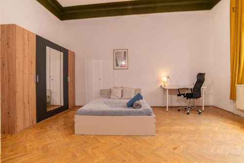 Cozy double bedroom near Kőbánya-Kispest station