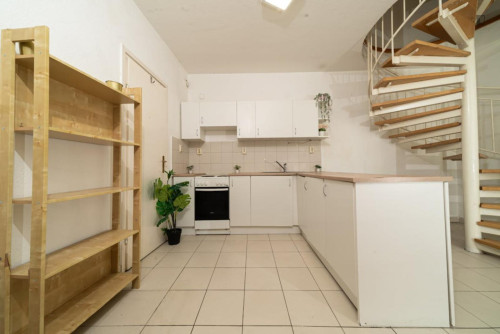 Bright double bedroom near Semmelweis Klinikák metro