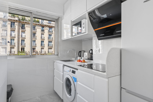 Suite Guersant: Luxury Parisian Apartment