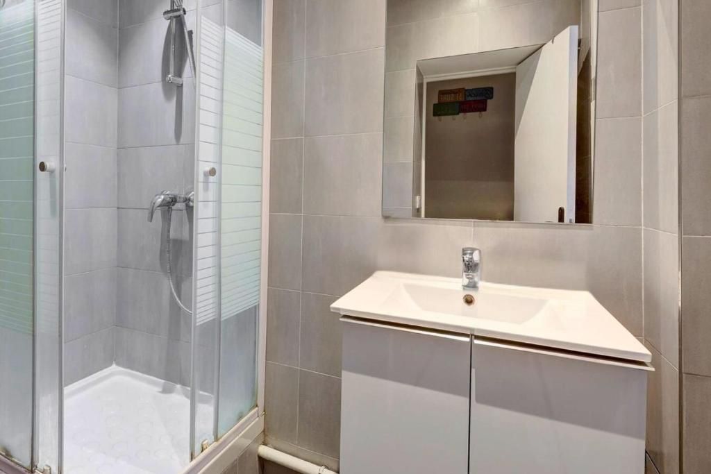  Furnished 2-Bedroom Apartment – 47m² – Montmartre / Pigalle – Mobility Lease  -  Furnished 2-Bedroom Apartment – 47m² – Montmartre / Pigalle – Mobility Lease  - Gallery -  11