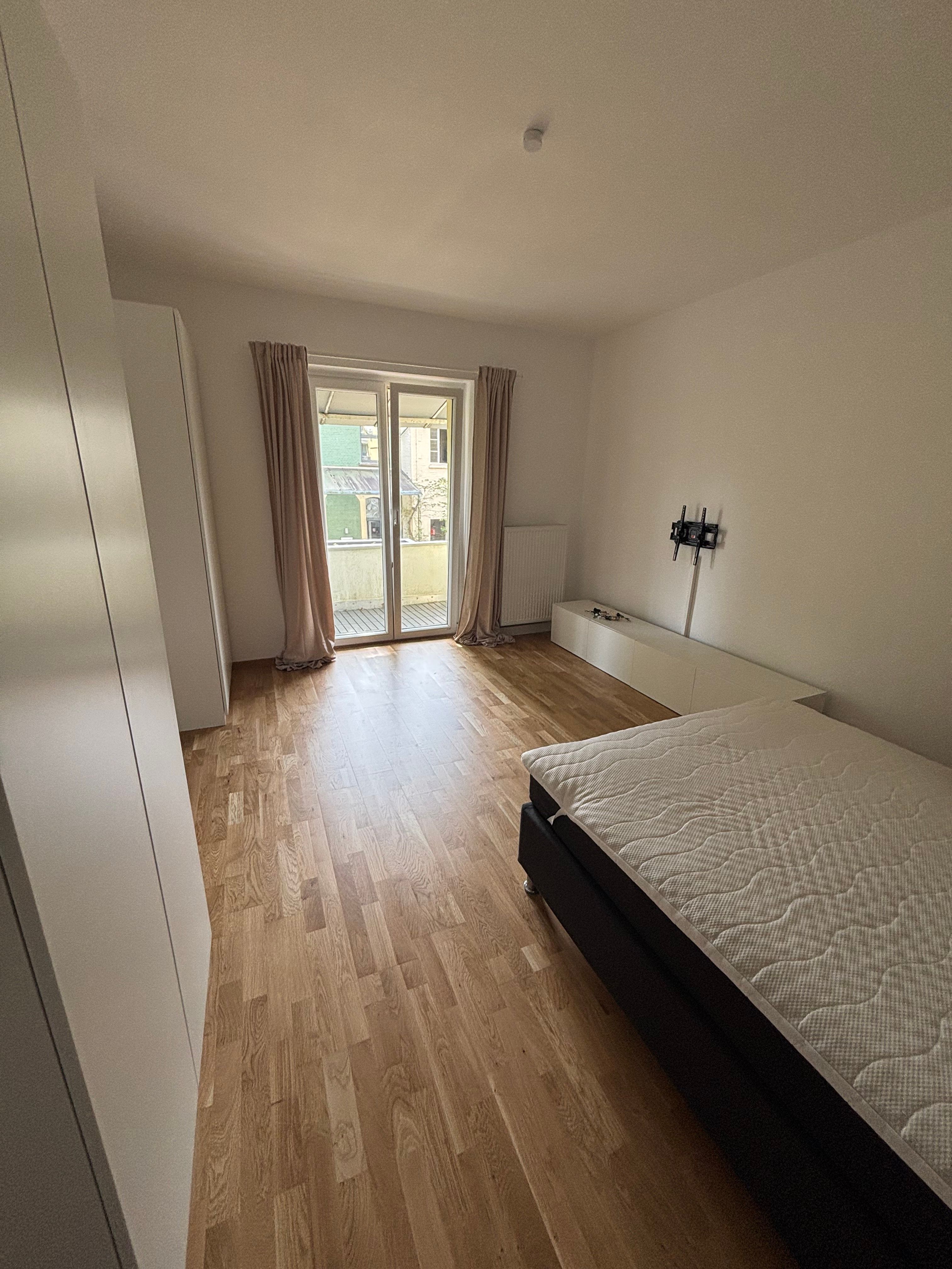  Modern Living With An Artistic Touch – Newly Renovated Apartment In Flingern  -  Modern Living with an Artistic Touch – Newly Renovated Apartment in Flingern  - Gallery -  1